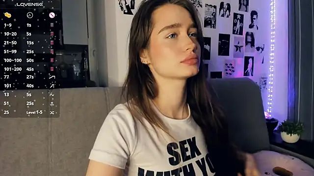 lovelyalivia online show from December 22, 2025, 9:09 am