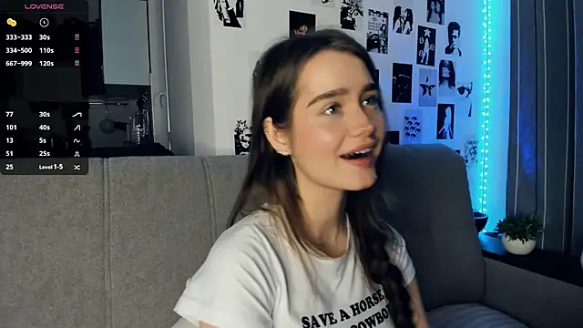 lovelyalivia online show from November 25, 2025, 9:31 am