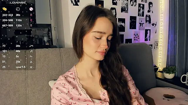 lovelyalivia online show from December 16, 2025, 9:13 am