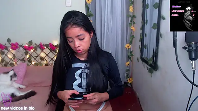 Snapshot of Angie_Lee01 chatting on September 12, 2025, 12:38 pm Angie Lee01 online show from September 12, 2025, 12:38 pm