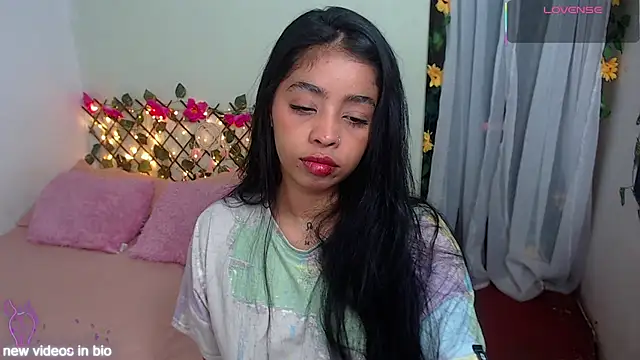 Snapshot of Angie_Lee01 chatting on September 18, 2025, 12:41 pm Angie Lee01 online show from September 18, 2025, 12:41 pm