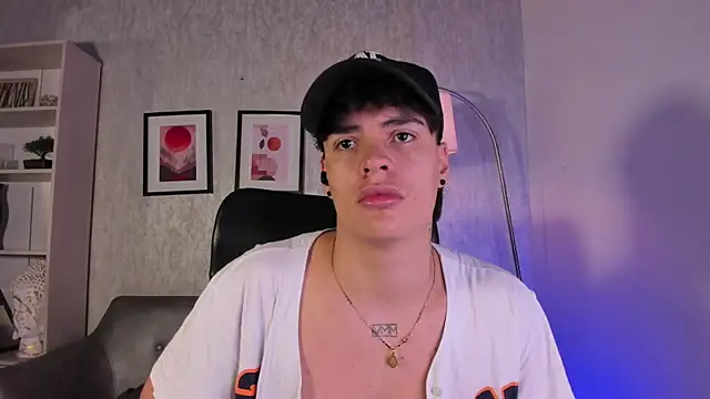 Snapshot of BenitoSaenz chatting on November 9, 2025, 11:47 am BenitoSaenz online show from November 9, 2025, 11:47 am