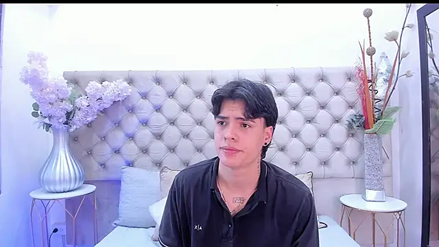 Snapshot of BenitoSaenz chatting on November 19, 2025, 11:54 am BenitoSaenz online show from November 19, 2025, 11:54 am