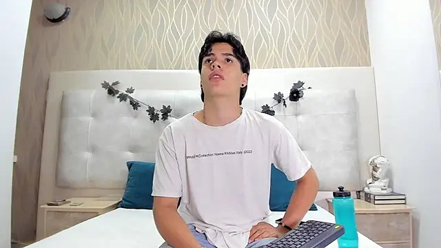 Snapshot of BenitoSaenz chatting on November 21, 2025, 12:04 pm BenitoSaenz online show from November 21, 2025, 12:04 pm