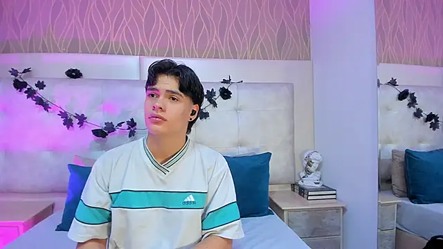 Snapshot of BenitoSaenz chatting on December 4, 2025, 12:37 pm BenitoSaenz online show from December 4, 2025, 12:37 pm