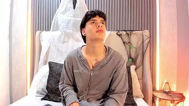 Snapshot of BenitoSaenz chatting on October 22, 2025, 3:39 am BenitoSaenz online show from October 22, 2025, 3:39 am