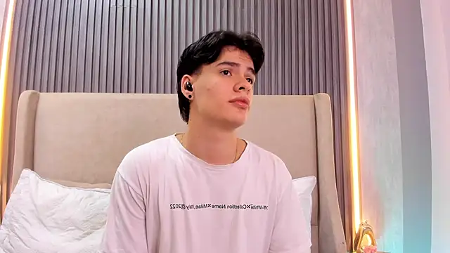 Snapshot of BenitoSaenz chatting on November 14, 2025, 10:41 am BenitoSaenz online show from November 14, 2025, 10:41 am