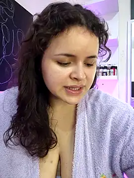 SeleneLuminari8 online show from May 13, 2026, 12:23 pm