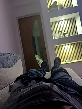 leroy9501 online show from November 12, 2025, 1:10 am