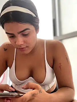 Snapshot of Kaily_Sweet16 chatting on November 1, 2025, 7:41 pm Kaily Sweet16 online show from November 1, 2025, 7:41 pm