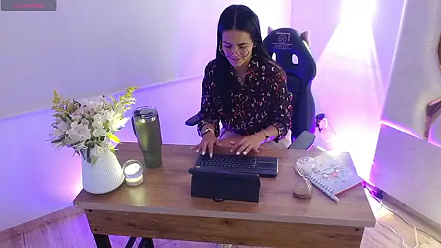 Snapshot of Rosalind_tay chatting on October 24, 2025, 10:58 am Rosalind tay online show from October 24, 2025, 10:58 am