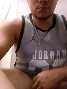 Snapshot of Luk909090 chatting on February 17, 2026, 9:34 pm Luk909090 online show from February 17, 2026, 9:34 pm