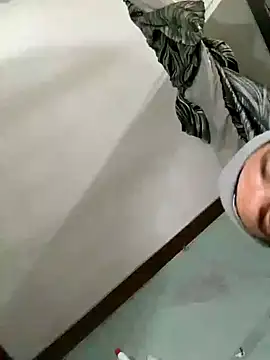 Snapshot of Luk909090 chatting on March 3, 2026, 8:10 am Luk909090 online show from March 3, 2026, 8:10 am