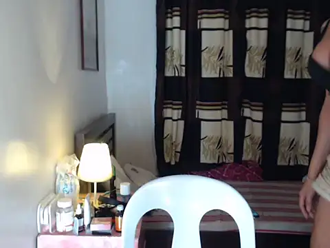 hottielicious slut69 online show from December 16, 2025, 12:53 pm