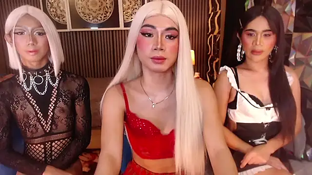 Snapshot of BigCockMaxineTS chatting on July 6, 2026, 6:32 pm BigCockMaxineTS online show from July 6, 2026, 6:32 pm