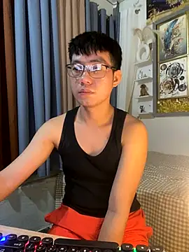 Snapshot of xshyboyx chatting on November 18, 2025, 2:31 pm xshyboyx online show from November 18, 2025, 2:31 pm