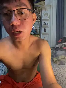 Snapshot of xshyboyx chatting on September 24, 2025, 4:13 pm xshyboyx online show from September 24, 2025, 4:13 pm