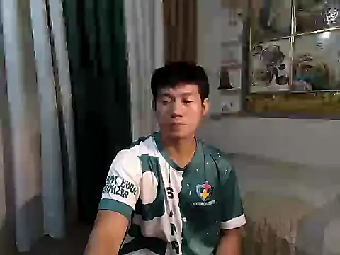 xshyboyx online show from May 23, 2026, 12:37 pm