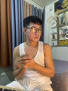 Snapshot of xshyboyx chatting on November 6, 2025, 11:14 am xshyboyx online show from November 6, 2025, 11:14 am