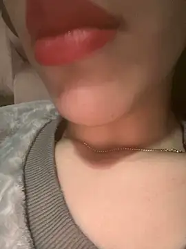 Mimisixo online show from April 17, 2026, 5:27 pm