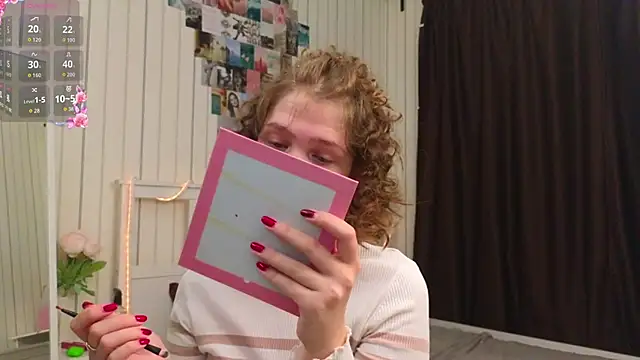 Snapshot of BeatrixCarIeton chatting on November 11, 2025, 7:19 pm BeatrixCarIeton online show from November 11, 2025, 7:19 pm