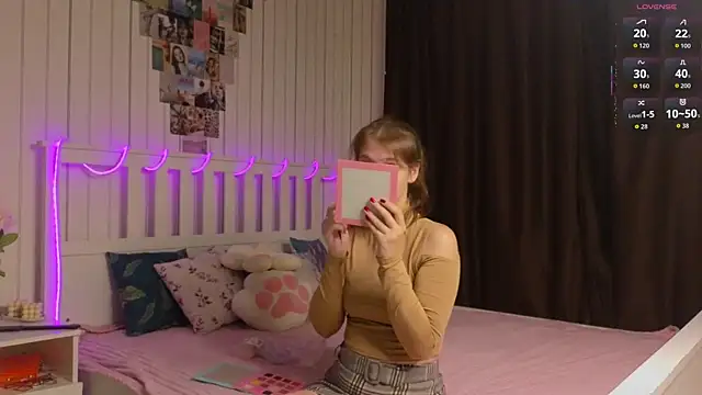 Snapshot of BeatrixCarIeton chatting on November 7, 2025, 7:07 pm BeatrixCarIeton online show from November 7, 2025, 7:07 pm