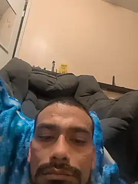 Snapshot of Cnutt310 chatting on December 15, 2025, 3:29 pm Cnutt310 online show from December 15, 2025, 3:29 pm