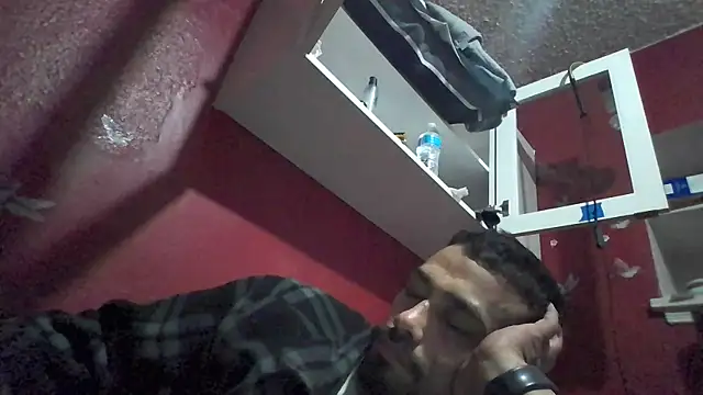 Snapshot of Cnutt310 chatting on October 12, 2025, 12:50 pm Cnutt310 online show from October 12, 2025, 12:50 pm