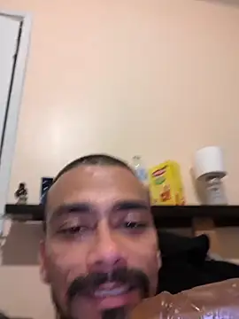 Snapshot of Cnutt310 chatting on December 19, 2025, 11:18 pm Cnutt310 online show from December 19, 2025, 11:18 pm