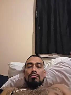 Snapshot of Cnutt310 chatting on January 9, 2026, 2:35 pm Cnutt310 online show from January 9, 2026, 2:35 pm