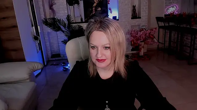 MariemLui online show from November 3, 2025, 1:47 pm