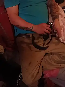 Twoslipperywhenwett online show from November 6, 2025, 5:06 pm