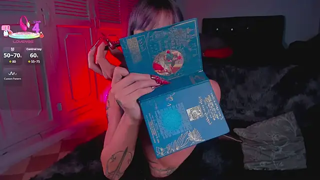 Draculairis online show from April 4, 2026, 7:53 pm