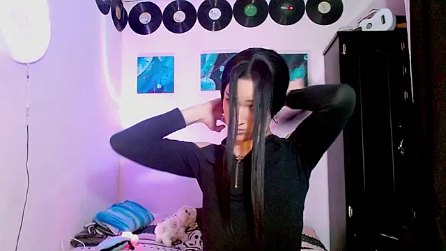 meghan devil  online show from November 13, 2025, 11:30 pm