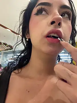 Snapshot of RosseMelody chatting on October 27, 2025, 11:05 pm RosseMelody online show from October 27, 2025, 11:05 pm