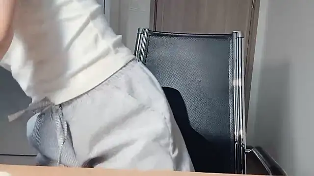 Snapshot of Ryeon_99 chatting on January 6, 2026, 3:21 am Ryeon 99 online show from January 6, 2026, 3:21 am