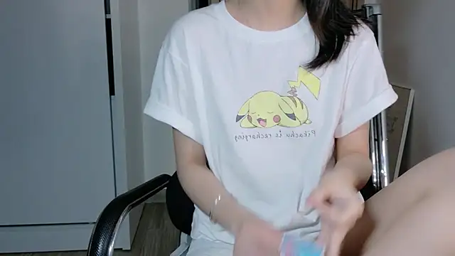 Snapshot of Ryeon_99 chatting on February 28, 2026, 3:44 pm Ryeon 99 online show from February 28, 2026, 3:44 pm