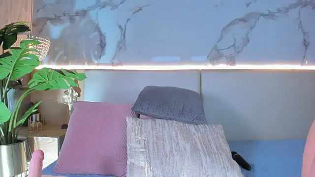 Snapshot of ValSmith_ chatting on February 20, 2026, 6:26 am ValSmith online show from February 20, 2026, 6:26 am