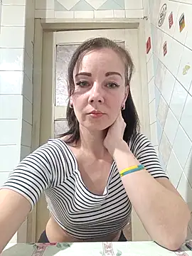 Adeline3302 online show from April 7, 2026, 10:22 pm