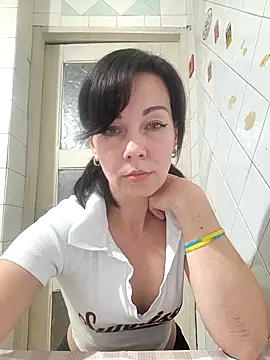 Adeline3302 online show from November 21, 2025, 3:44 pm