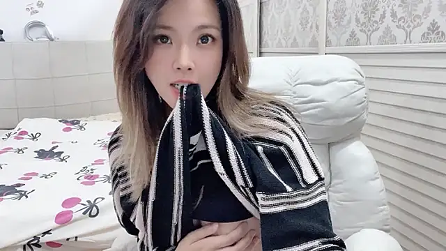 Snapshot of Holiland chatting on October 29, 2025, 1:15 am Holiland online show from October 29, 2025, 1:15 am