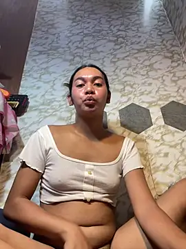 Snapshot of youryummybaby chatting on December 14, 2025, 8:31 am youryummybaby online show from December 14, 2025, 8:31 am