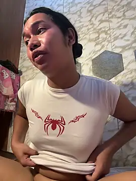 Snapshot of youryummybaby chatting on February 8, 2026, 8:12 am youryummybaby online show from February 8, 2026, 8:12 am