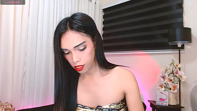 angelaxmonroe online show from November 18, 2025, 5:05 pm