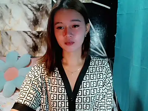 Snapshot of urgirl_mikah chatting on November 19, 2025, 5:29 am urgirl mikah online show from November 19, 2025, 5:29 am