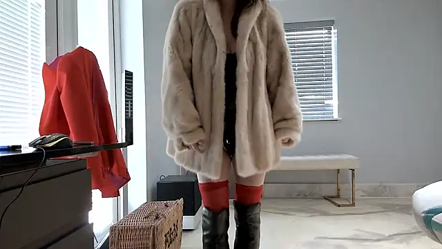 Snapshot of foxyroxymilf chatting on November 17, 2025, 11:47 am foxyroxymilf online show from November 17, 2025, 11:47 am