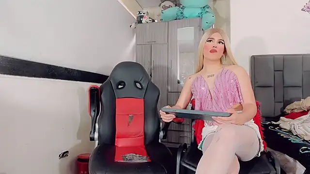 Snapshot of thiara_veky chatting on November 4, 2025, 7:06 pm thiara veky online show from November 4, 2025, 7:06 pm