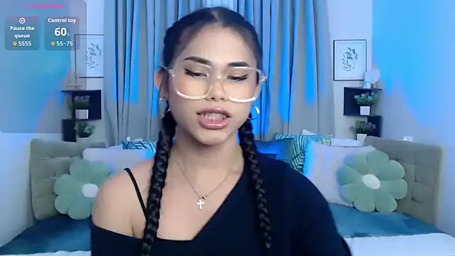 Snapshot of PrettyBlythes_TS chatting on October 25, 2025, 9:30 am PrettyBlythes TS online show from October 25, 2025, 9:30 am