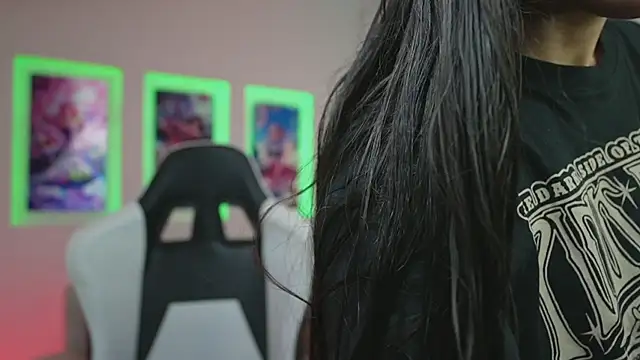 NicoleCrawft online show from September 10, 2025, 7:02 pm