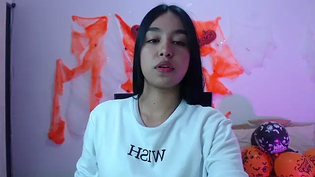 Snapshot of kyra_fox_ chatting on October 14, 2025, 1:34 pm kyra fox online show from October 14, 2025, 1:34 pm